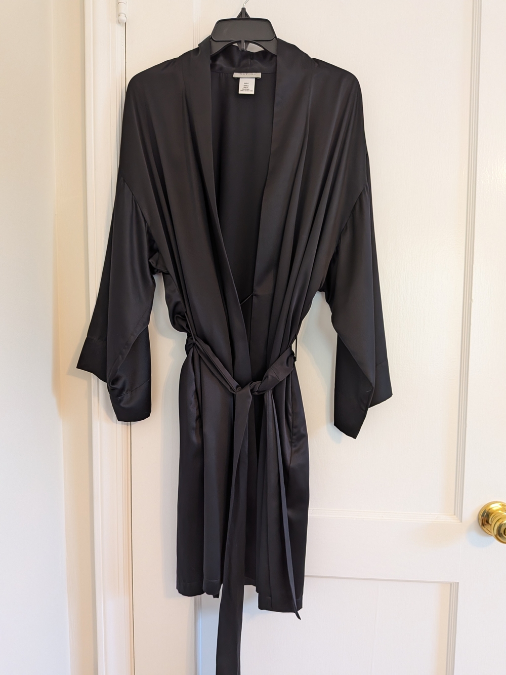 Natori Black Satin Long Sleeve Belted Wrap Robe Small